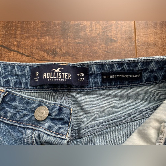 Hollister High Rise Vintage Straight Jeans - Picture 4 of 4